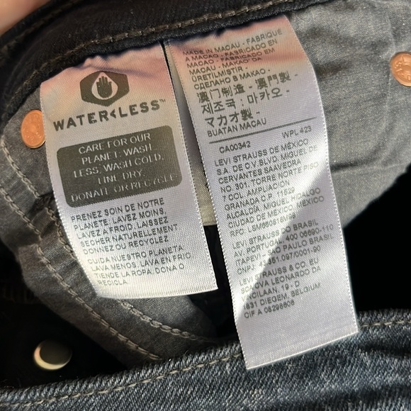 Euc Levi’s wedgie dark denim - Picture 5 of 9